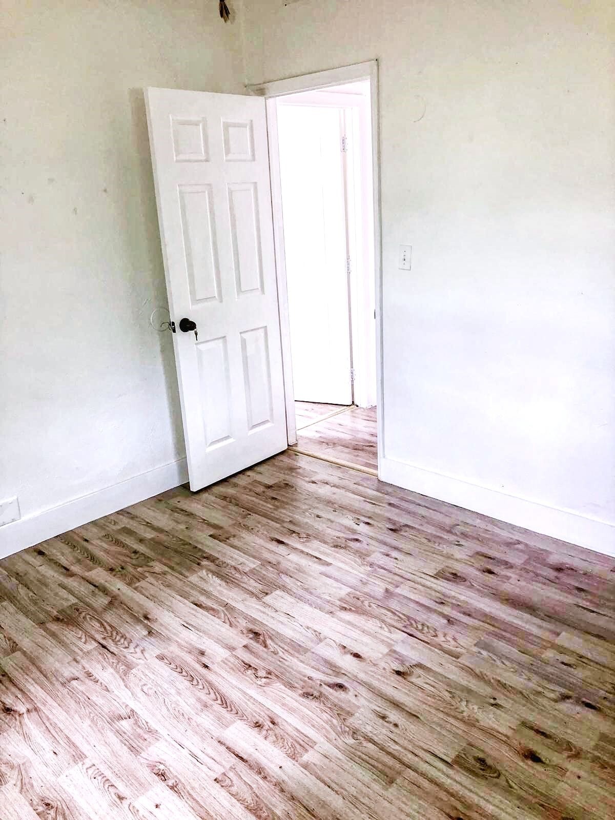 Building Photo - 142 NE 56th St