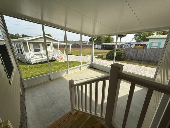 Building Photo - 6702 Lakewood Dr