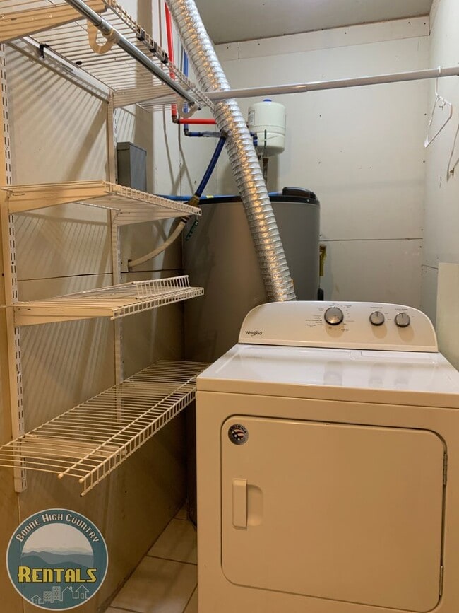 Building Photo - 647 Junaluska Rd