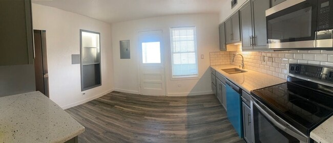 Building Photo - Charming 3BR Condo in Denver