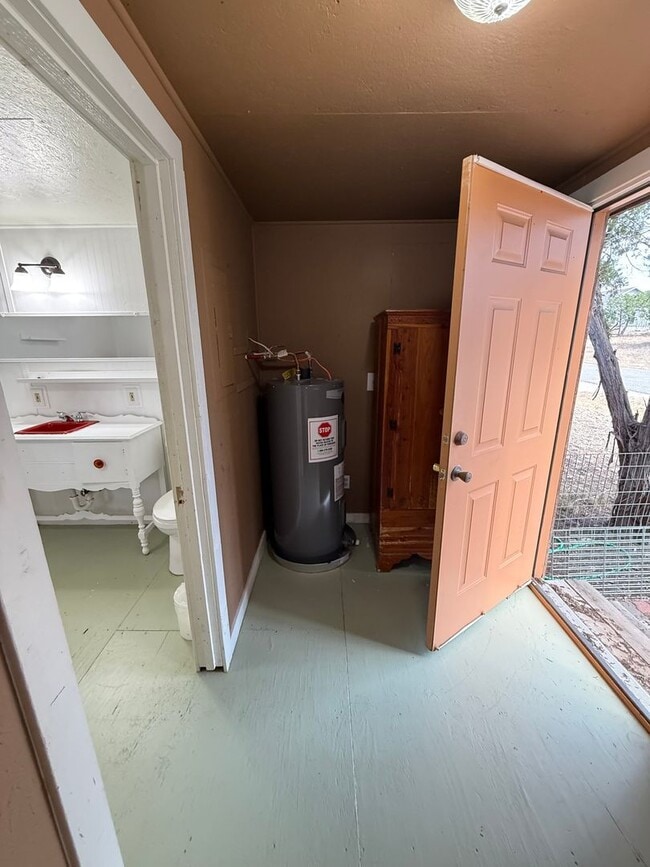Building Photo - NEW ON MARKET