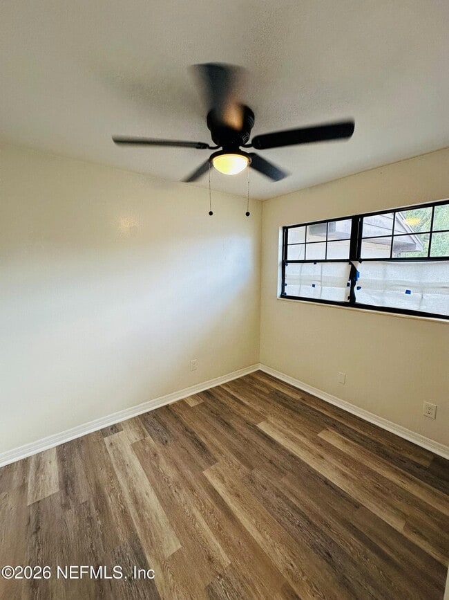 Building Photo - 1904 Delaroche Dr W