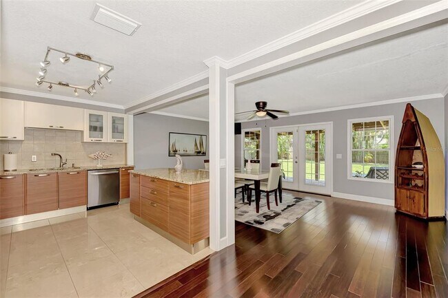 Building Photo - 1894 Loma Linda St