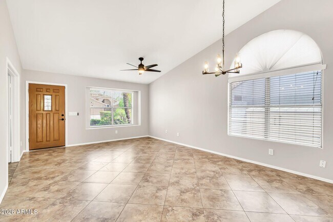 Building Photo - 1113 E Betsy Ln