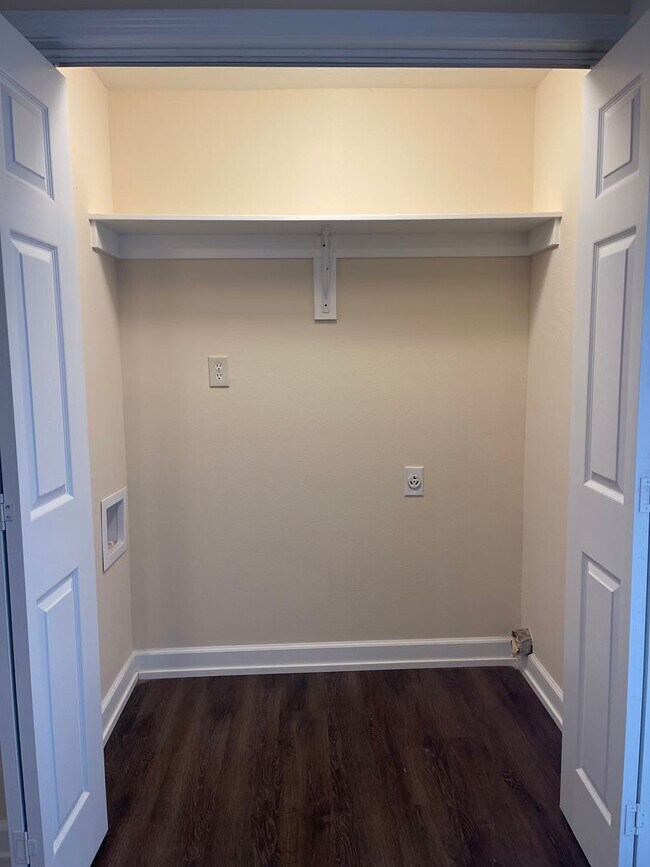 Building Photo - PRE-LEASING! 3 Bedroom in the heart of Springfield