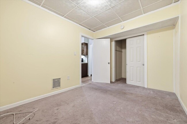 Building Photo - 98 W 47th St