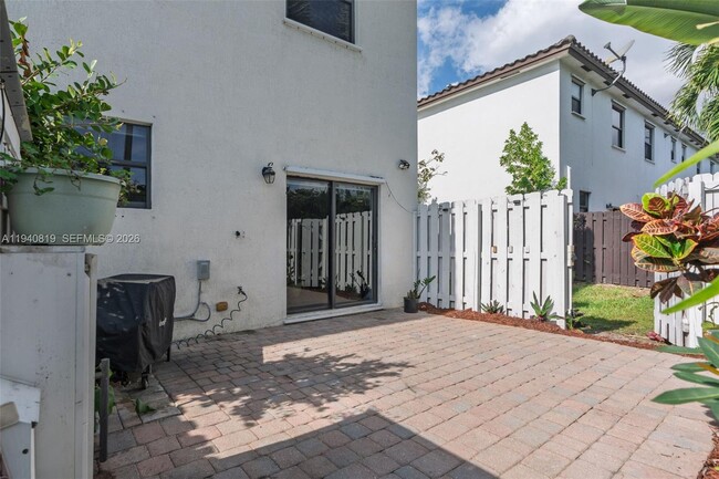 Building Photo - 8885 NW 102nd Ct