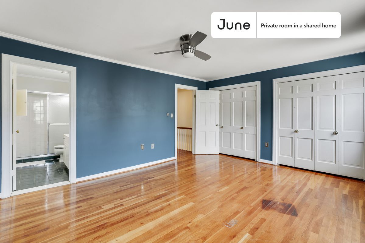 Building Photo - Room in Shared 7 bed/4 bath home