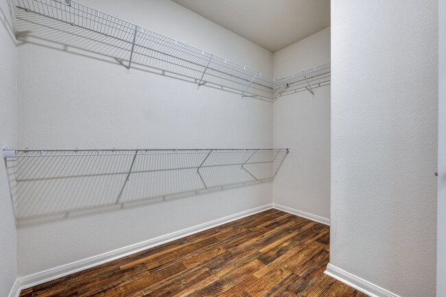 Building Photo - 3015 Watercrest Dr