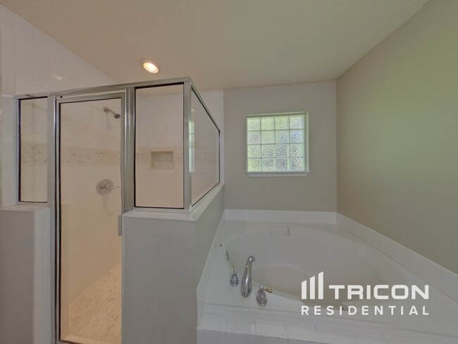 Building Photo - 582 Summer Breeze Dr N