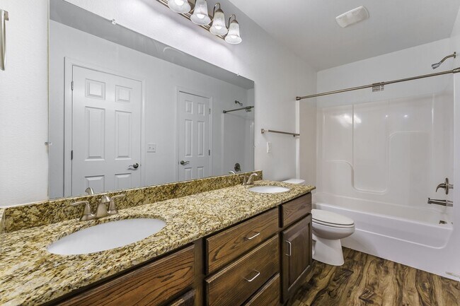 Building Photo - Newly updated home