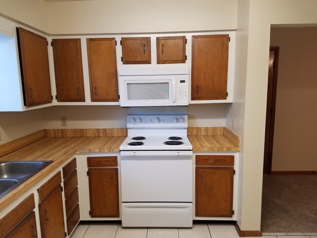 Building Photo - $1450 - 3/2/1 - MOVE IN SPECIAL  - Upstair...
