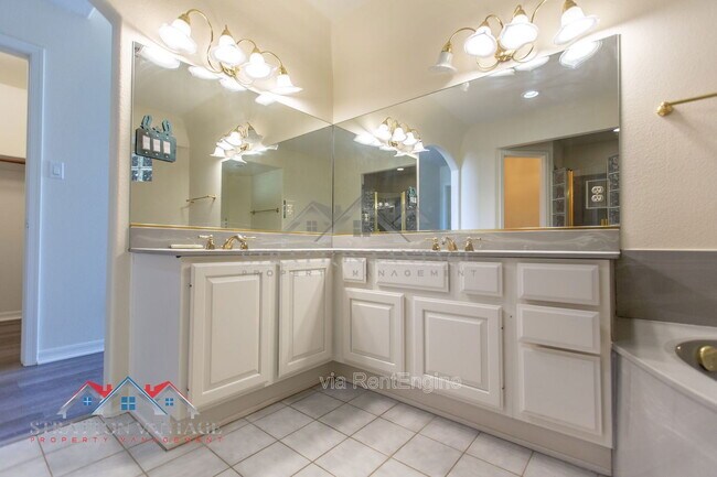 Building Photo - 4728 E Ron Rico Rd