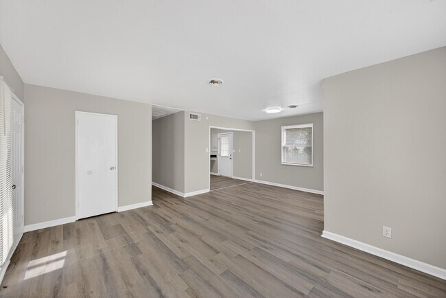 Building Photo - 1111 Alderman St NE