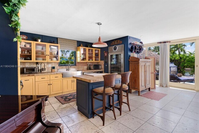 Building Photo - 7975 Biscayne Point Cir