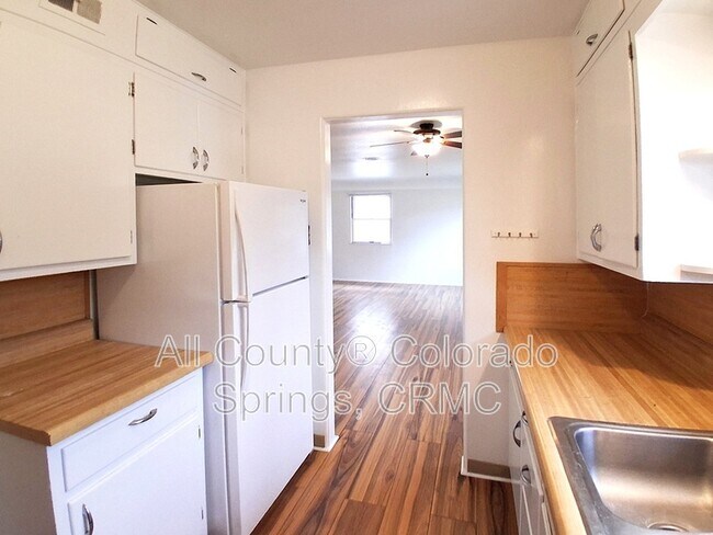 Building Photo - 221 N Foote Ave