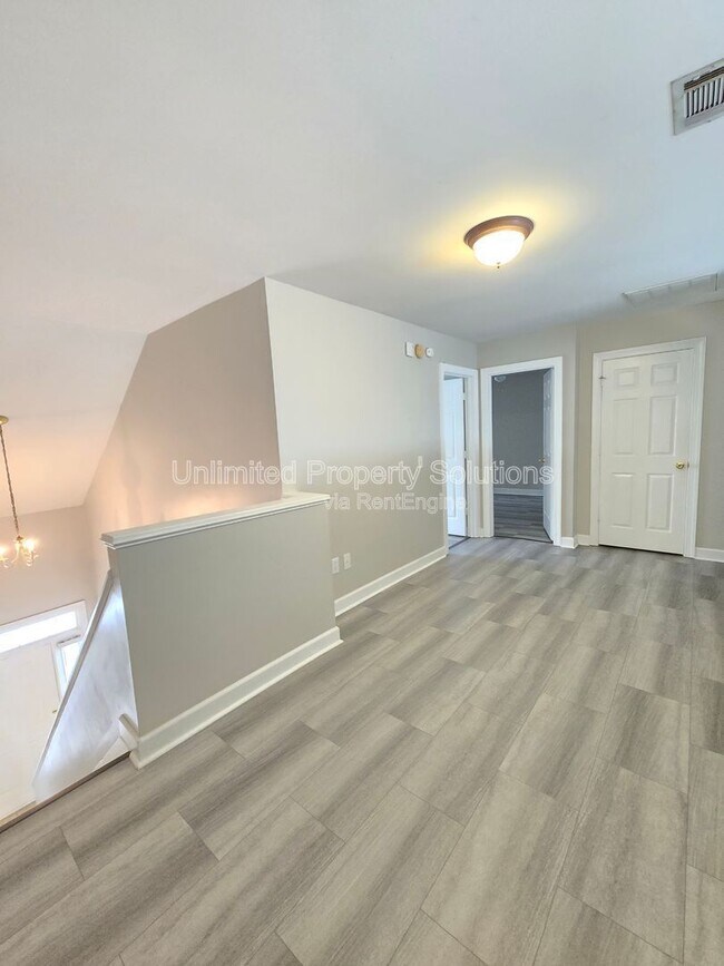 Building Photo - 5006 Carleton Dr