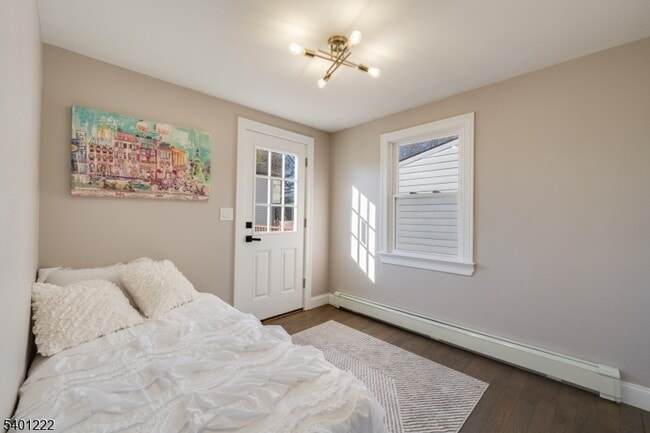 Building Photo - 21 Lombardy Pl