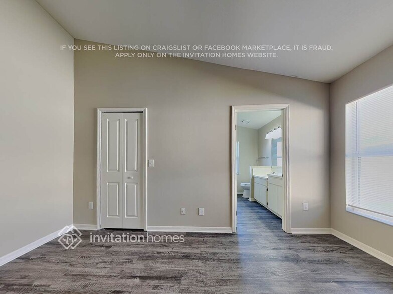 Building Photo - 28418 Meadowrush Way