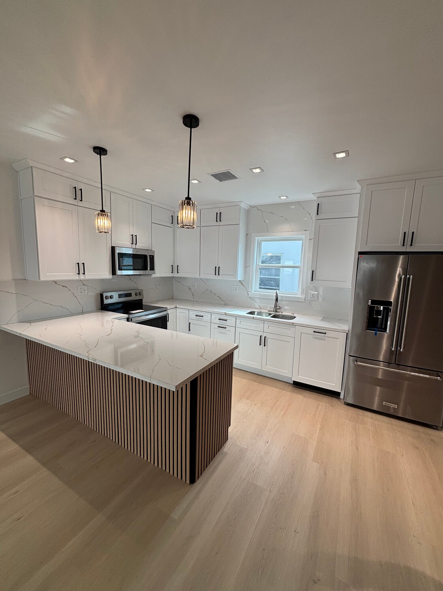 Kitchen - 3509 S Bronson Ave