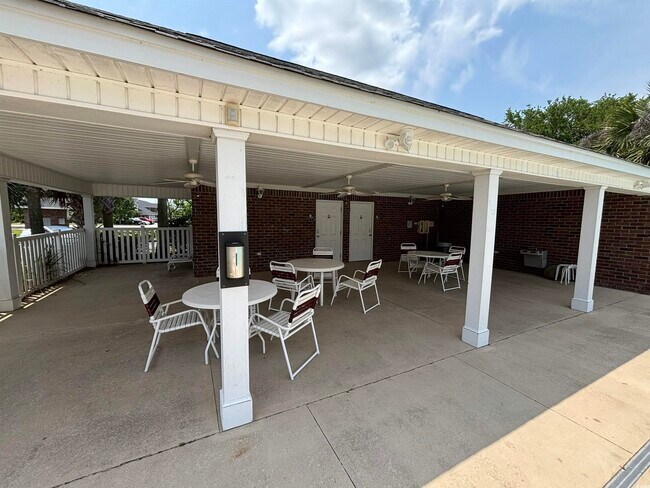Building Photo - 2013 Silvercrest Dr