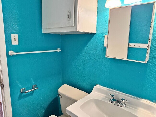 Building Photo - Affordable 2 Bed 1 Bath In Wendover Hills