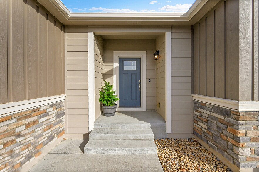 Building Photo - 16556 Hallmark Trl