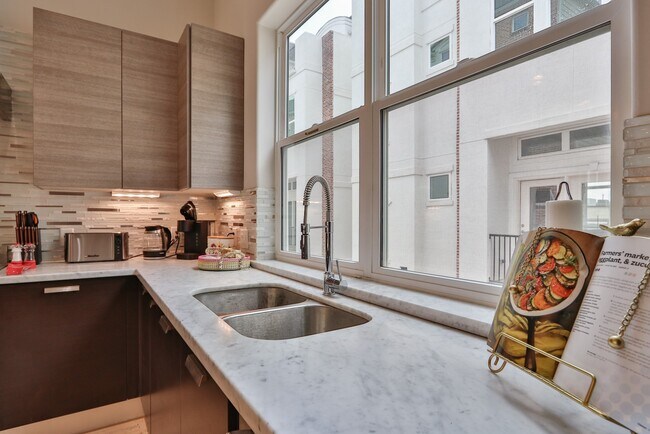 Building Photo - 4114 Driscoll St