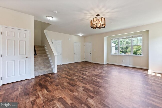 Building Photo - 555 English Oak Ln