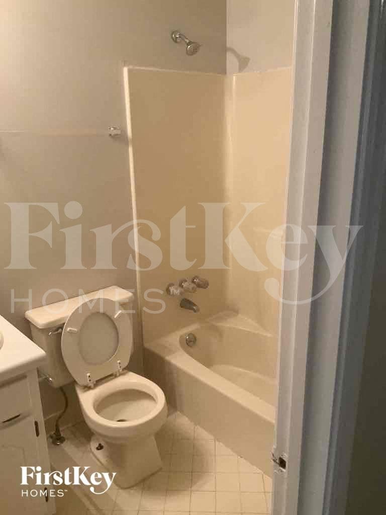 Building Photo - 175 Planters Walk