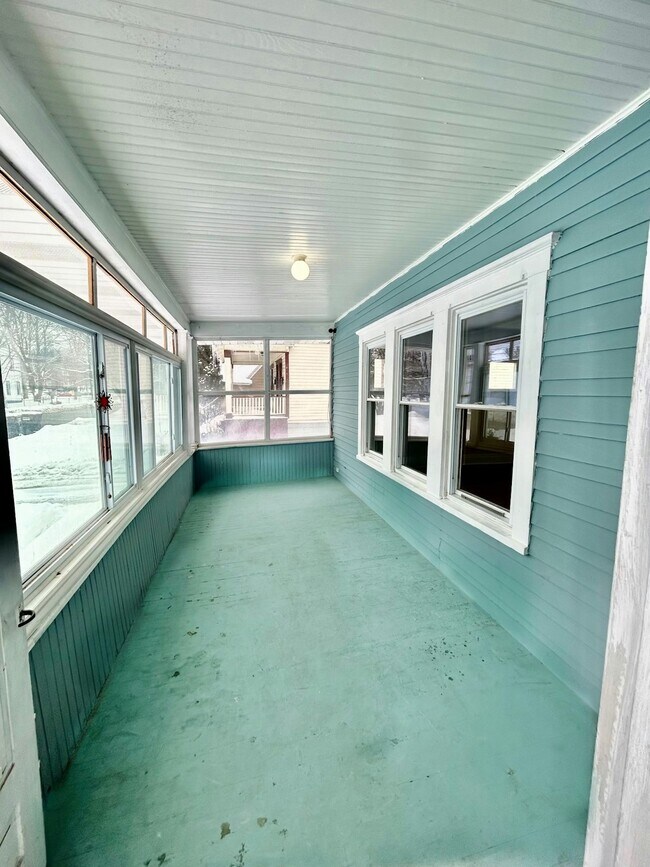 Building Photo - 810 Seeley Rd