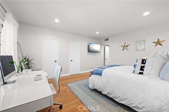 Building Photo - 2450 E Del Mar Blvd