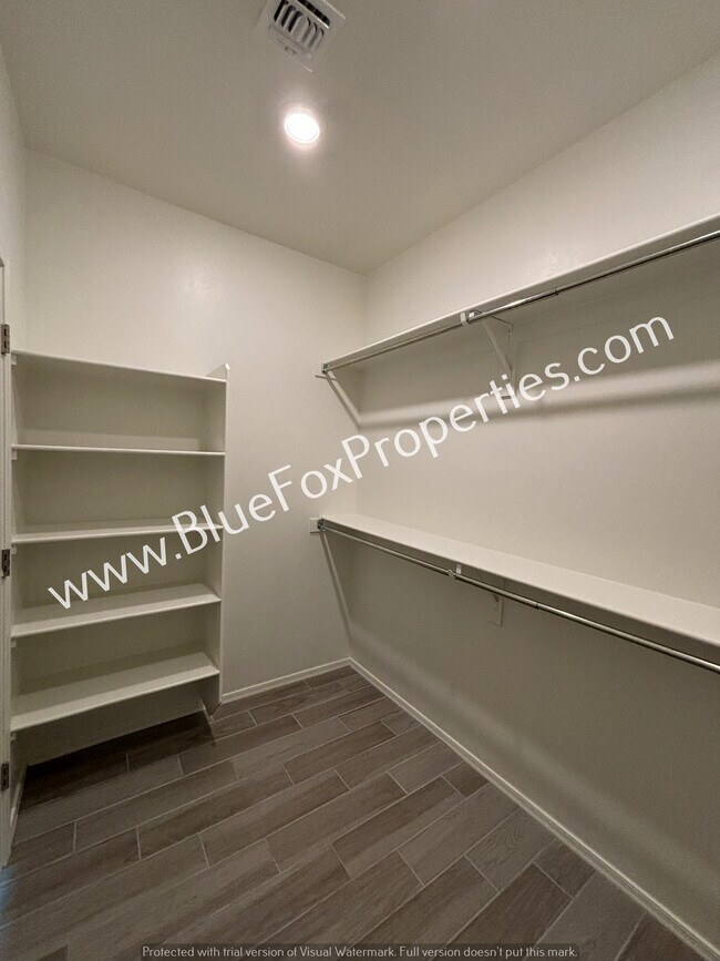 Building Photo - 735 Calle Calca