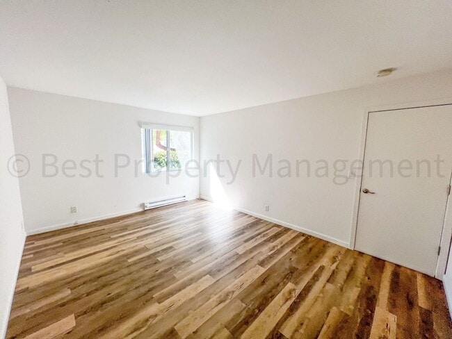 Building Photo - Cozy 2 Bedrooms; 1 Bathroom Condo in Warm ...
