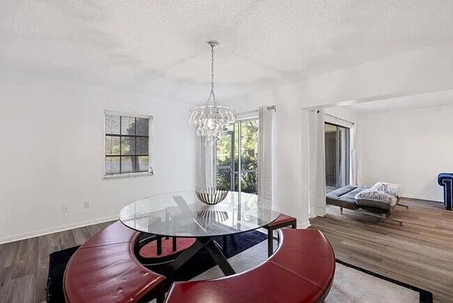 Building Photo - 209 Bobolink Way