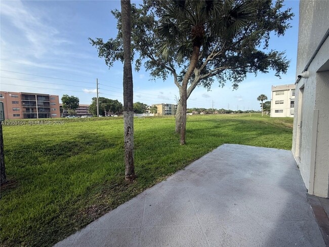 Building Photo - 8590 Sunrise Lakes Blvd