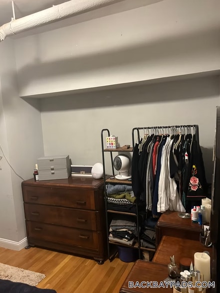 Building Photo - 583 Beacon St