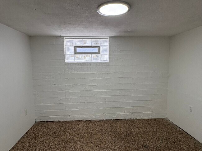 Building Photo - 17407 Woodbury Ave