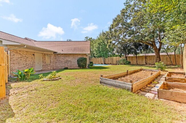 Building Photo - AVAILABLE NOW – $3,000/MONTH – ALL UTILITIES + LAWN SERVICE + POOL SERVICE INCLUDED!