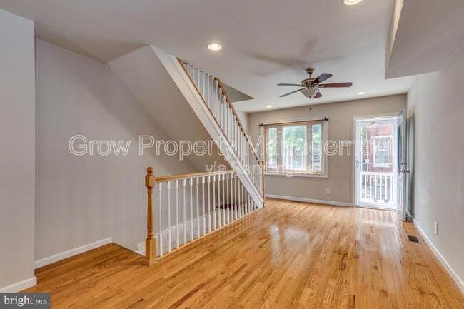 Building Photo - 331 Titan St