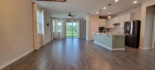 Building Photo - 5355 NW Pine Trail Cir