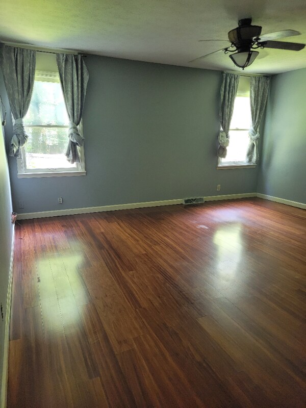 Building Photo - 712 E Fox Den Dr