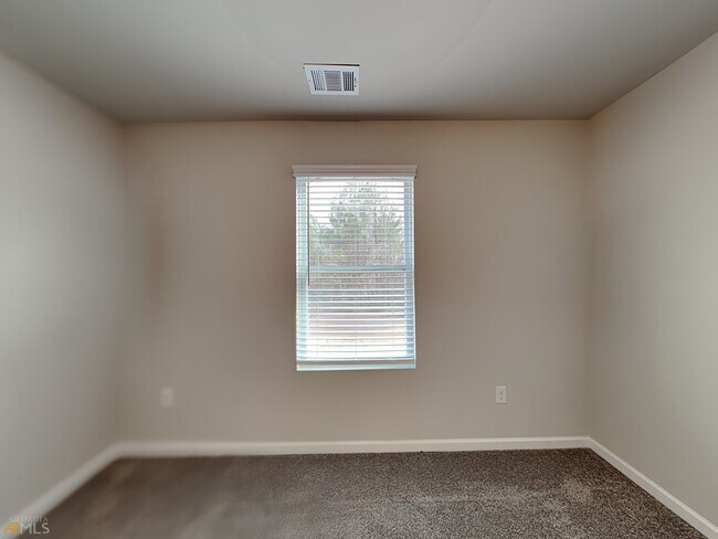 Building Photo - 120 Madison Way
