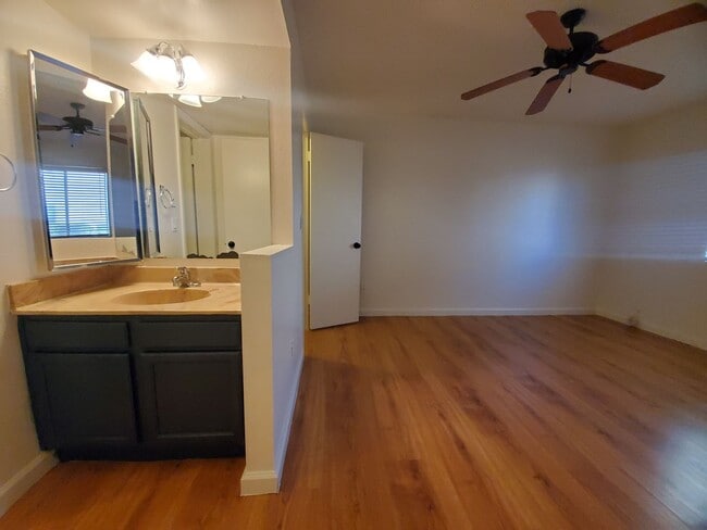 Building Photo - Ground level 2 bed/2 bath condo- Guadalupe & Country Club