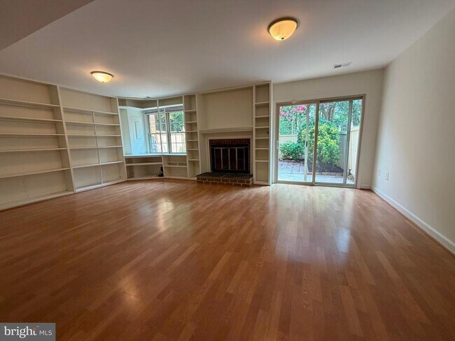 Building Photo - 5814 Tudor Ln