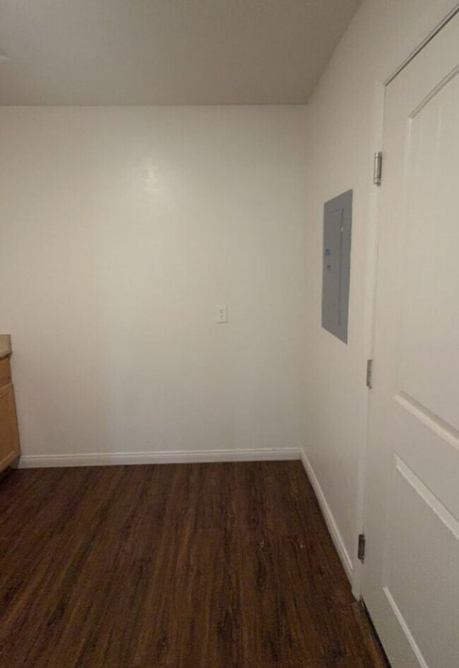 Building Photo - 4281 Wagon Wheel Dr E