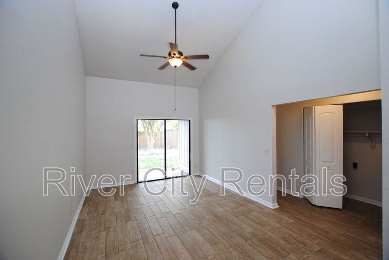 Building Photo - 2443 N Seabury Pl