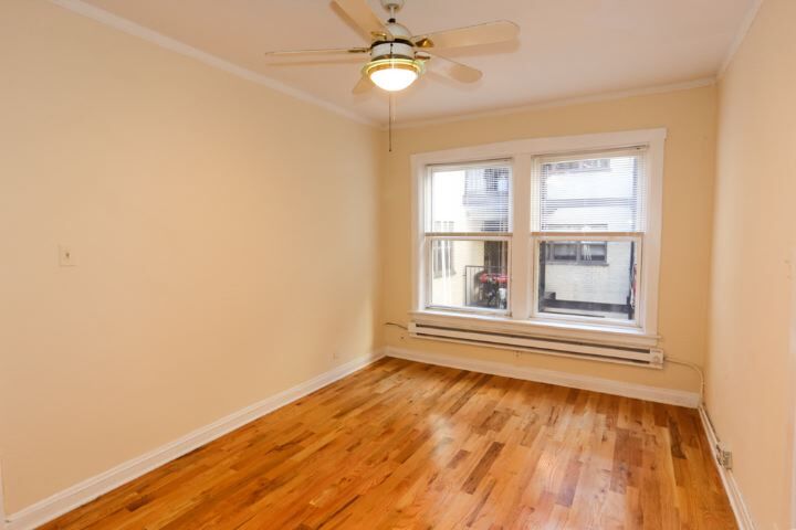 Building Photo - 457 W Melrose