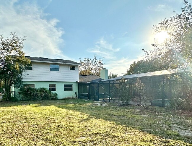 Building Photo - DeLand POOL-home: 4Bedrooms/2Baths - Perfect for family living!