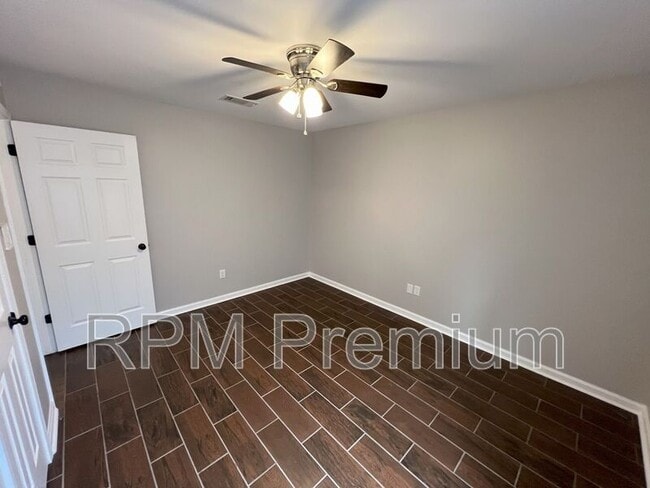 Building Photo - 522 Fawn Lake Dr